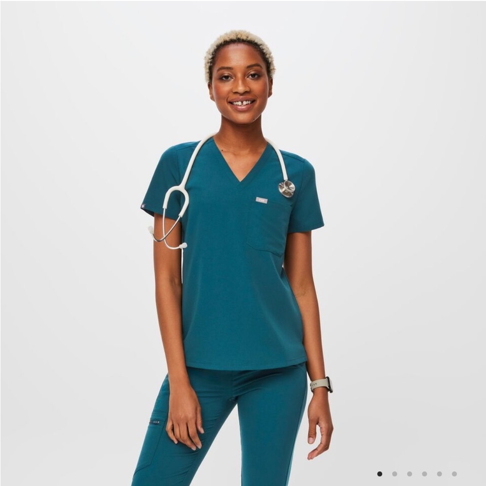 Figs Caribbean Blue Scrub Set (XS Catarina Top, S Zamora Bottom)